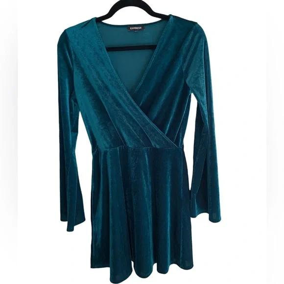 green emerald velvet dress Amazon.com: MSBASIC Green Velvet Dress Semi Formal Long Sleeve Wrap V Neck  Dress for Wedding Guest (Dark Green M) : Clothing, Shoes & Jewelry main image 1